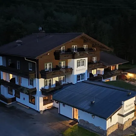 Pension Baranekhof - Just One Ski Bus Stop From Kitzsteinhorn Ski Resort Kaprun